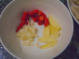 7、千张红烧肉,蒜泥