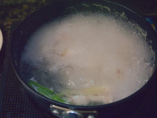 12、千张红烧肉,大火煮至沸腾