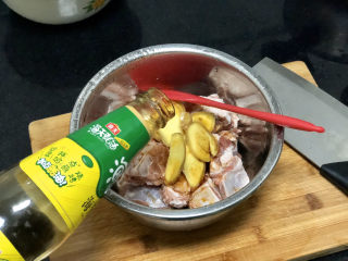 8、豆豉剁椒蒸排骨,一小山蚝油