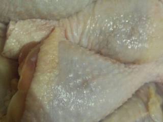 1、电饭煲豉油鸡,鸡腿洗干净停干水待用