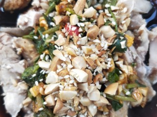 27、大吉大利香辣口水鸡,再加一点白芝麻增香。