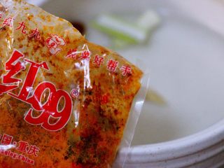 9、麻辣海鲜什锦营养火锅????,放入火锅底料