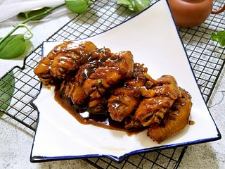 13、可乐鸡翅,装盘上桌，超级美味。