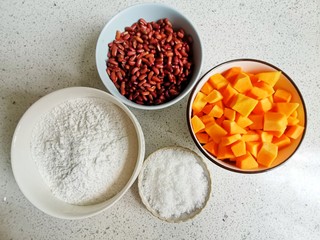 1、南瓜汤圆,准备好所有食材。