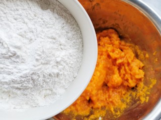 5、南瓜汤圆,糯米粉，
