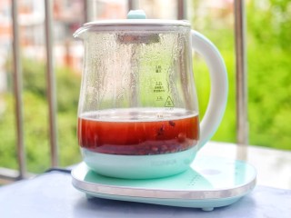 12、南瓜汤圆,放入沸水中煮软，