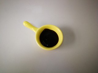 3、西红柿鸡蛋面（为爱下厨）,第三步：准备蚝油一味碟。