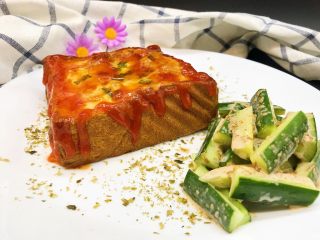 11、土司还可以这样吃,再配一点黄瓜沙拉。