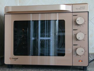 4、香辣烤鱼,长帝烤箱选择热风循环模式，220度预热。