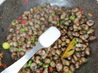 13、麻辣田螺,加小勺砂糖