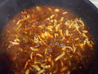 12、酱香拌面,大火收汁即可