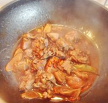 11、姜母鸭 ,开大火拌匀烧至汤汁浓香即可.