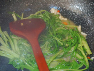 14、腐乳空心菜,翻炒均匀