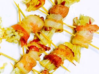 8、培根卷金针菇,出锅码盘