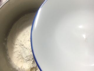 5、梅干菜煎饼,一点一点加凉开水