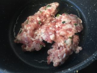 14、梅干菜煎饼,煸炒肉末变色