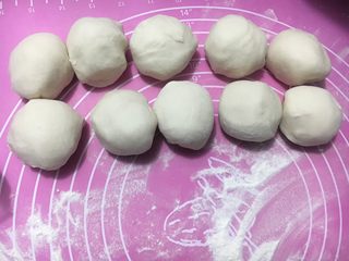 20、梅干菜煎饼,面团分成60克左右的剂子