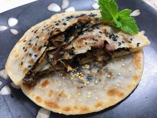 37、梅干菜煎饼,香香脆脆的趁热吃哦