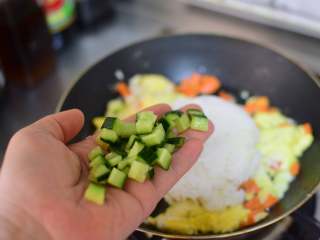 9、黄瓜蛋炒饭,加黄瓜丁