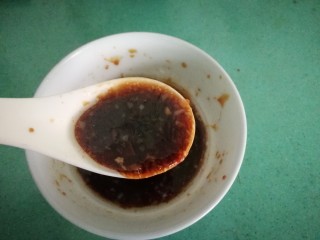 8、腊味煲仔饭,搅拌均匀