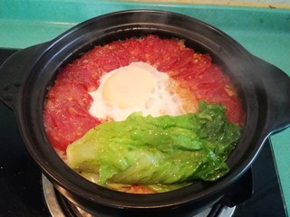 16、腊味煲仔饭,最后再开盖，放入烫好的生菜