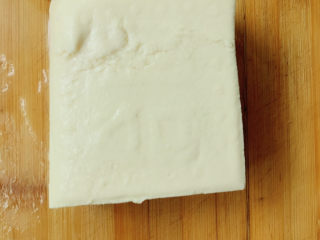 3、麻辣豆腐,准备一块豆腐