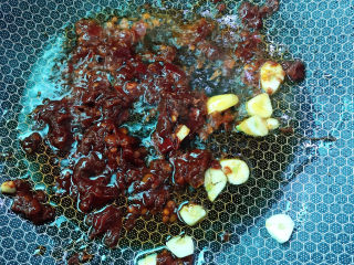 9、麻辣豆腐,炒香