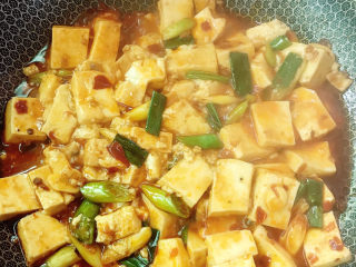 17、麻辣豆腐,拌匀出锅