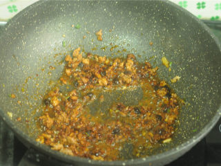 8、土豆炒茄子,加料酒、白糖、生抽、甜面酱