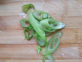 5、麻辣花蛤,葱切圈儿