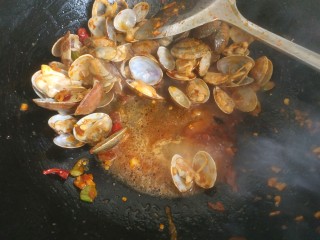 18、麻辣花蛤,加入上量清水