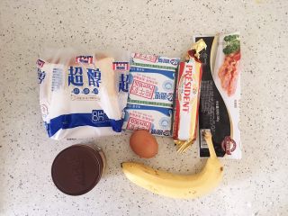 1、巧克力花生酱香蕉西多士,准备好所需食材