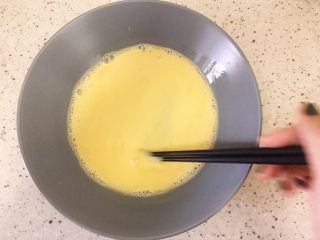 5、巧克力花生酱香蕉西多士,搅打均匀，放一旁备用