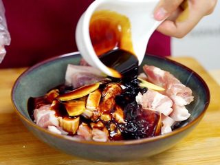 7、米饭天敌——从打米粉开始的一碗鲜香粉蒸肉,加入酱油