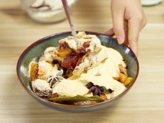 20、米饭天敌——从打米粉开始的一碗鲜香粉蒸肉,搅拌，搅拌，搅拌均匀