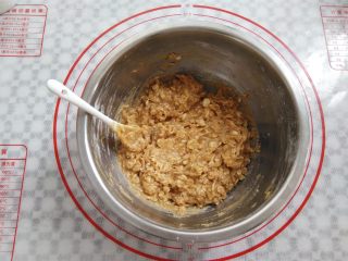 7、燕麦巧克力棒棒糖,所有材料混合均匀