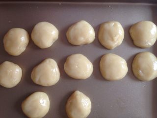 6、小鱼儿蔓越莓绿豆月饼,静置好的油皮，分成每个20克