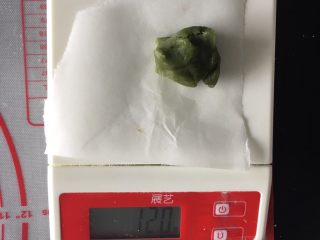 8、五星级酒店的抹茶巧克力流心月饼,抹茶桃山皮12g