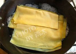 3、莴苣两吃,干豆腐用开水烫一下，去去豆腥味