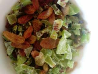 4、八宝粽子,猕猴桃干切丁