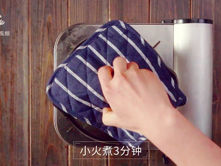 16、川味腊肠煲仔饭-麻辣鲜香超下饭！,合盖小火焖3分钟