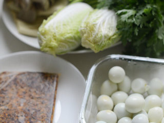 1、家常麻辣烫,准备材料