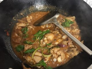 11、厨痴版——麻辣馋嘴蛙,加入香菜，增味