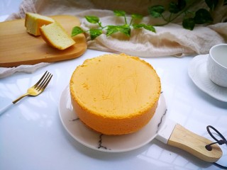 18、原味戚风蛋糕,两个模具烤出来的成品都很完美噢~