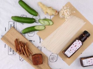 1、就算今天41度，我也要再吃一碗！,所有食材洗净过水晾着列队待命......