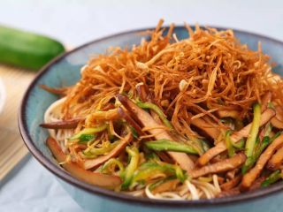 11、就算今天41度，我也要再吃一碗！,所有食材调匀浇在面上就可以了