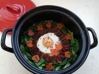 3、腊肠煲仔饭,成品。