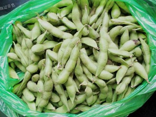 1、水煮毛豆,新鲜毛豆一斤