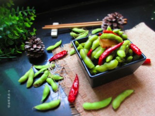 11、水煮毛豆,浸泡半天后,毛豆才会入味