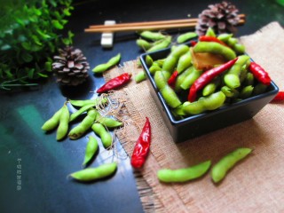 12、水煮毛豆,放入冰箱冷藏一夜,味道更好